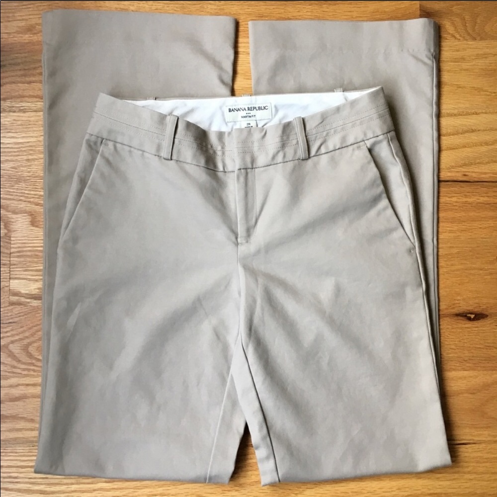 Banana Republic khaki pants. EUC